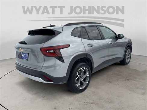 Used 2025 Chevrolet Trax LT image 5