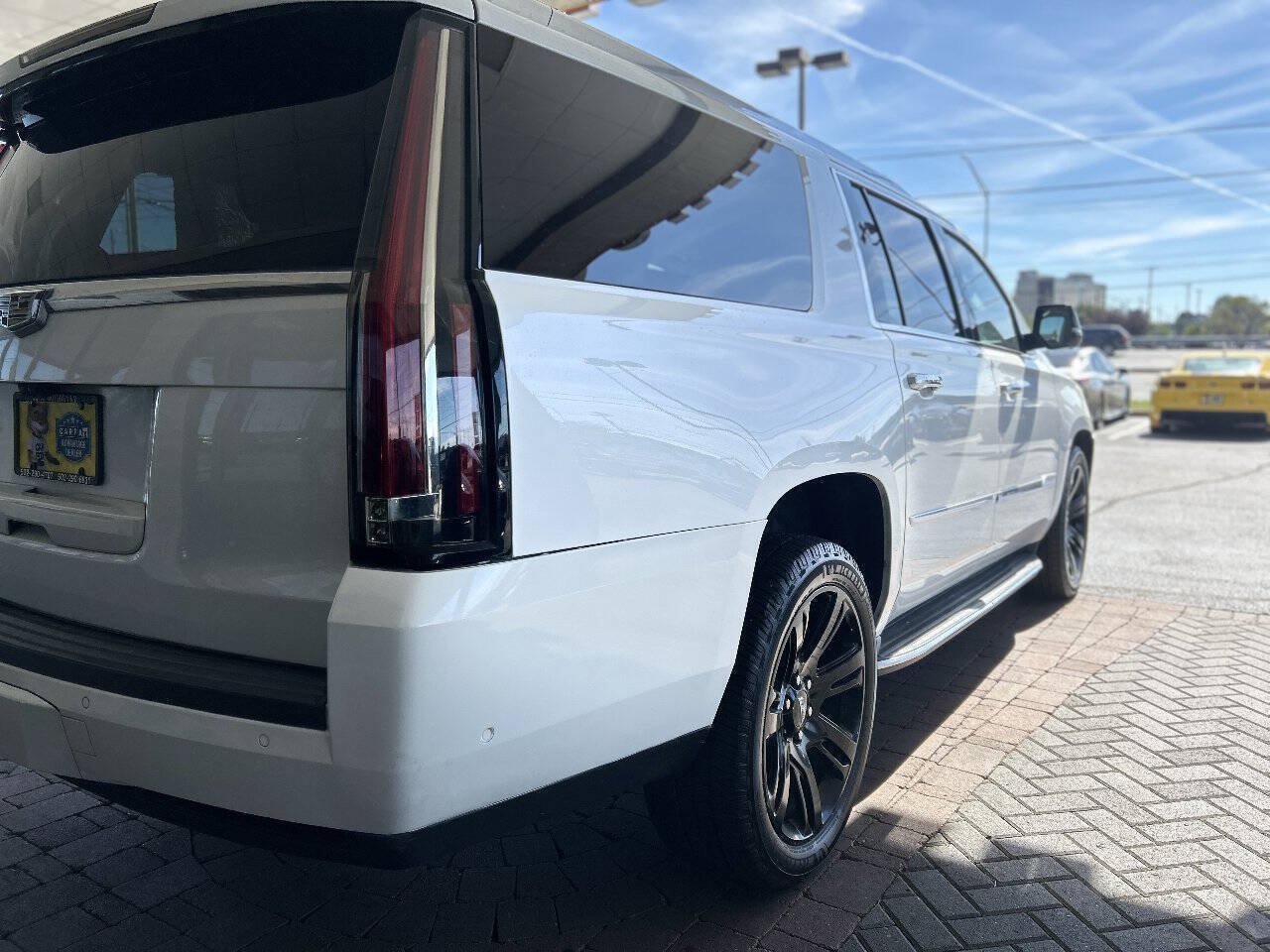 Used 2017 Cadillac Escalade ESV Luxury AWD/4WD image 11