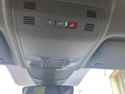 Certified 2024 Volkswagen Taos SE image 19