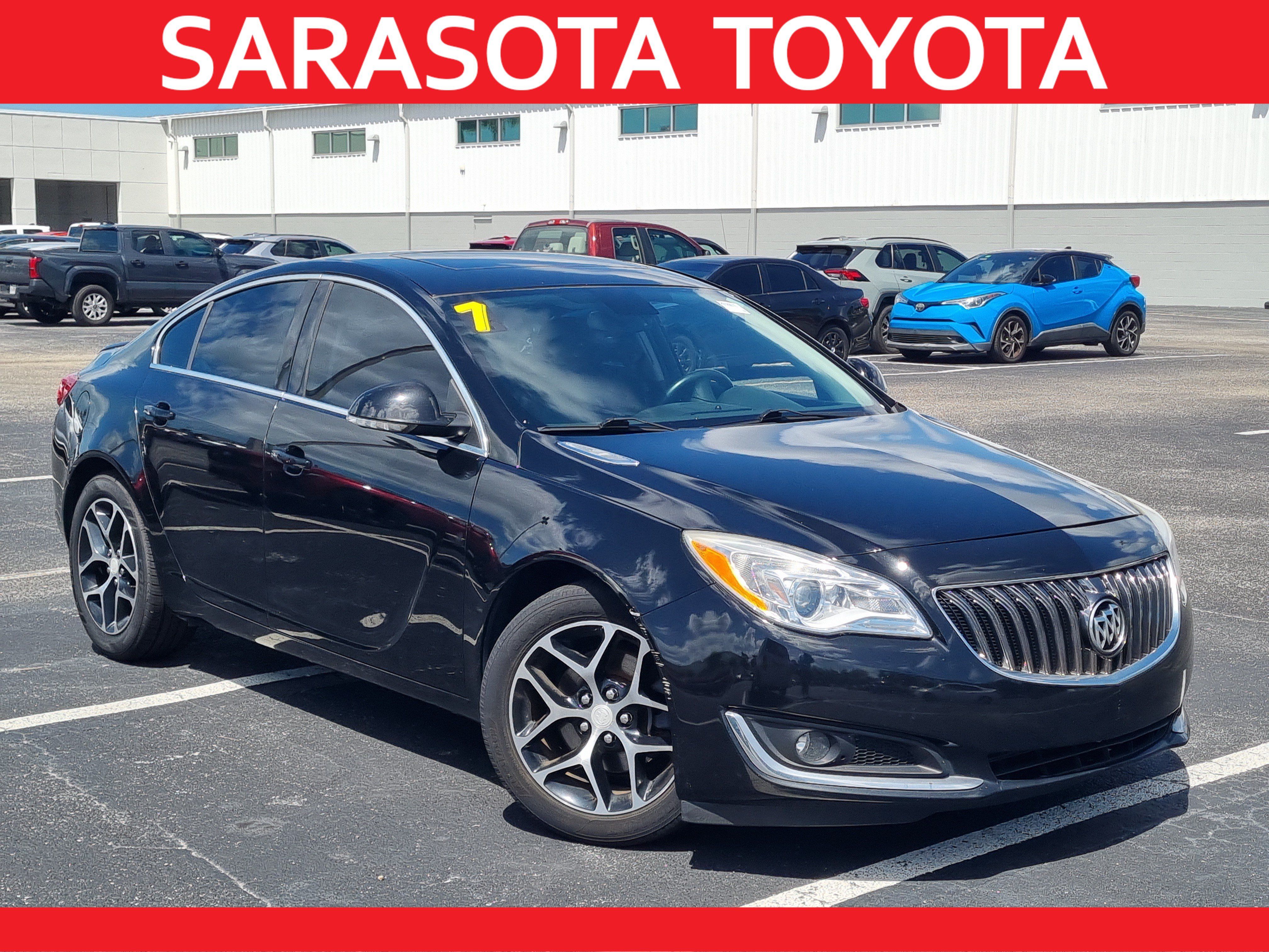 Used 2017 Buick Regal Sport Touring FWD image 1