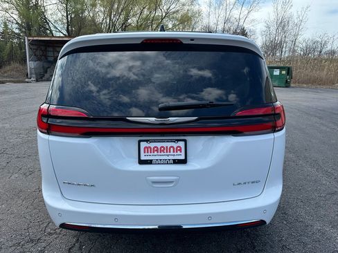 Certified 2023 Chrysler Pacifica Limited FWD image 16