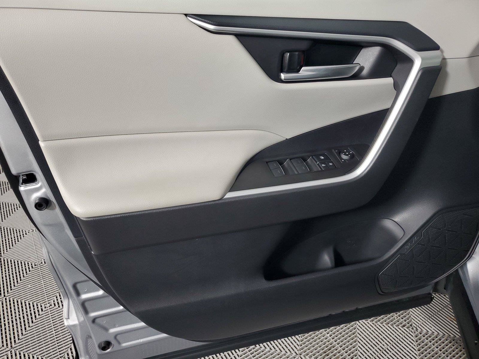 Used 2025 Toyota RAV4 XLE Premium FWD image 19