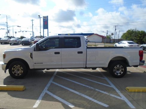 Used 2019 Ford F250 XL w/ Power Equipment Group RWD image 3