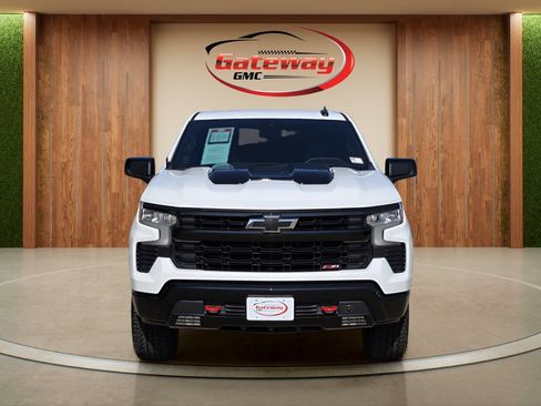 Used 2025 Chevrolet Silverado 1500 LT Trail Boss AWD/4WD image 2