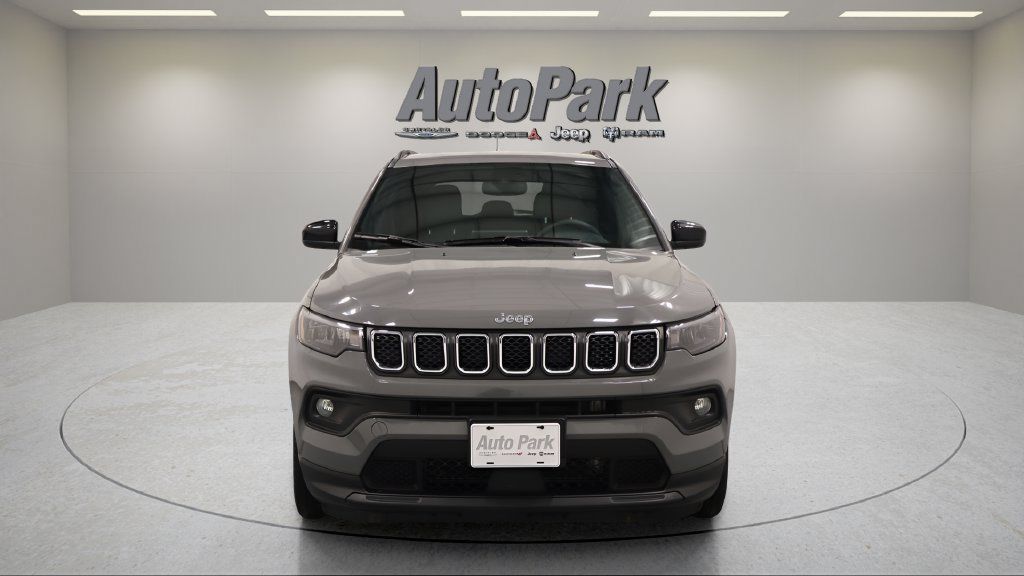 Used 2024 Jeep Compass Latitude AWD/4WD image 6