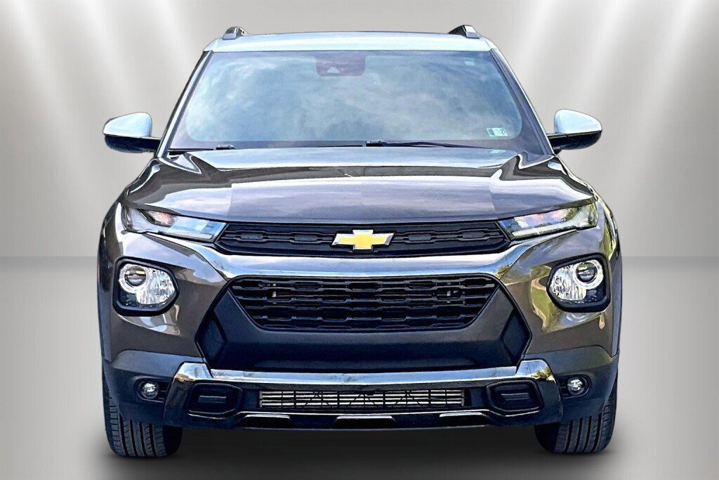 Used 2022 Chevrolet TrailBlazer ACTIV w/ Sun and Liftgate Package FWD image 2