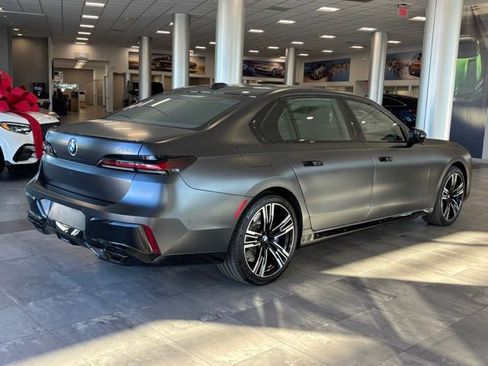 Used 2025 BMW 760i xDrive w/ Executive Package image 3
