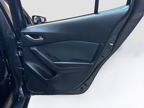 Used 2015 MAZDA MAZDA3 i Touring w/ Technology Package image 30