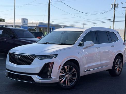 Used 2023 Cadillac XT6 Premium Luxury w/ Technology Package FWD image 27