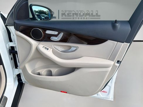 Used 2022 Mercedes-Benz GLC 300 w/ Premium Package Lite image 31