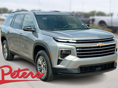 Used 2025 Chevrolet Traverse LT
