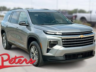 Used 2025 Chevrolet Traverse LT video 1