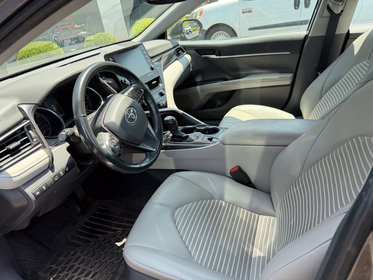 Used 2022 Toyota Camry SE w/ Cold Weather Package FWD image 9