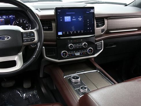 Used 2023 Ford Expedition Limited image 16