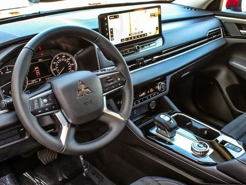 New 2025 Mitsubishi Outlander SE AWD/4WD image 15