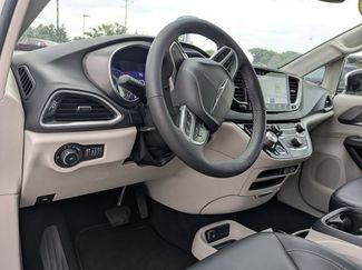 Used 2023 Chrysler Pacifica Touring-L FWD video 2
