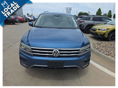Used 2018 Volkswagen Tiguan SEL Premium FWD image 2