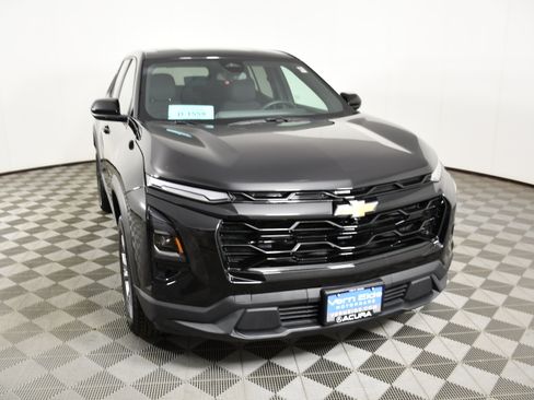 Used 2025 Chevrolet Equinox LT AWD/4WD image 3