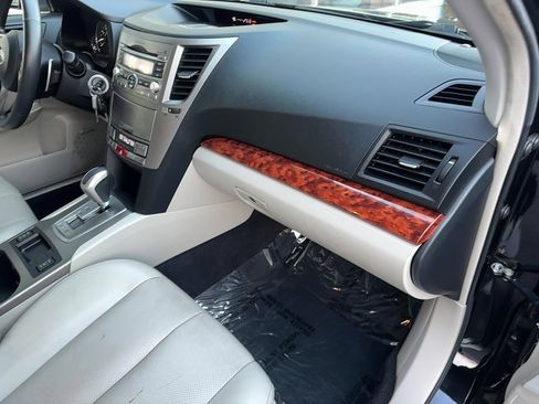 Used 2010 Subaru Outback 2.5i Limited w/ Popular Equipment Group 1B image 19