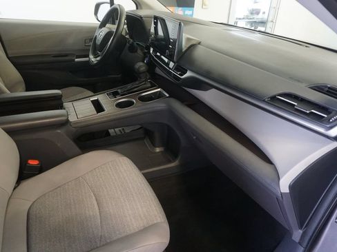 Certified 2021 Toyota Sienna LE FWD image 24