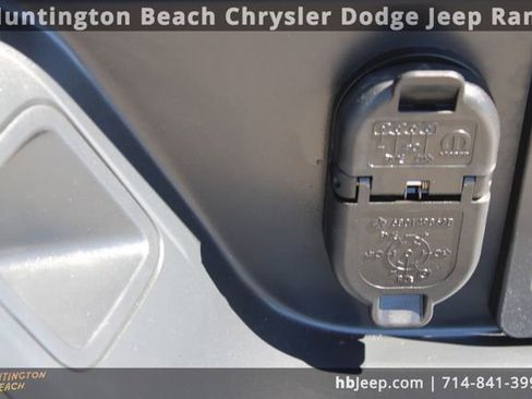 Used 2021 Jeep Gladiator Overland w/ Popular Equipment Package image 8