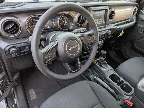 Certified 2023 Jeep Gladiator Sport image 2