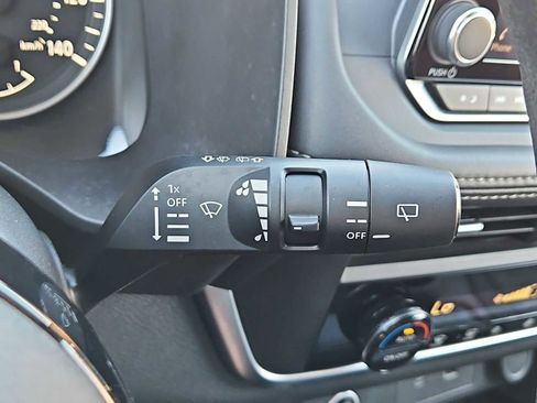 Used 2023 Nissan Rogue SV image 25