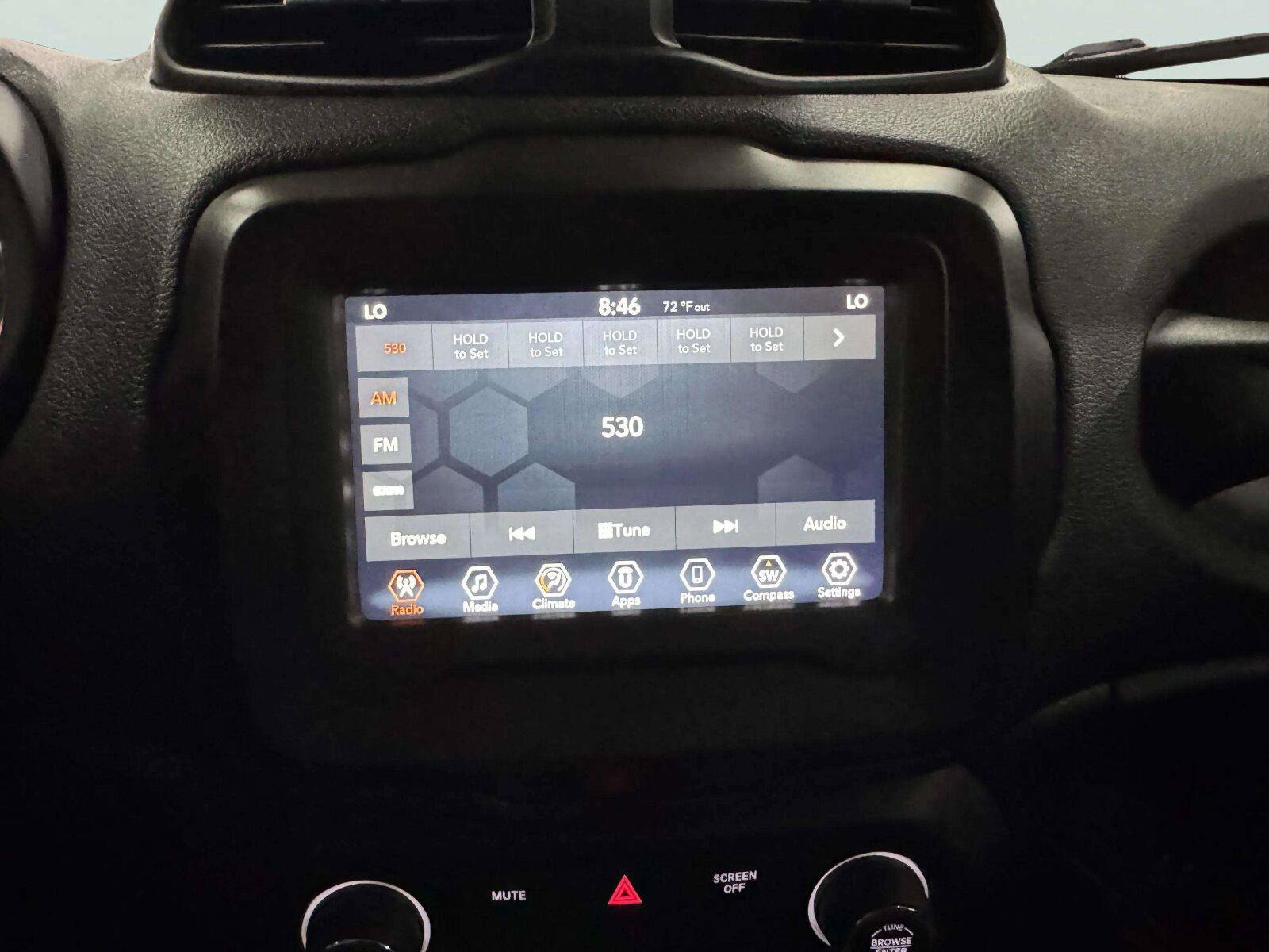 Used 2020 Jeep Renegade Latitude AWD/4WD image 32