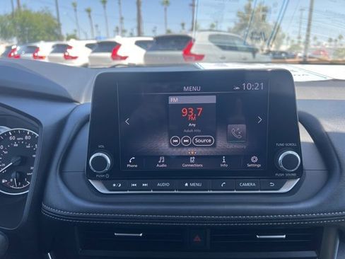 Used 2025 Nissan Rogue SV FWD image 13