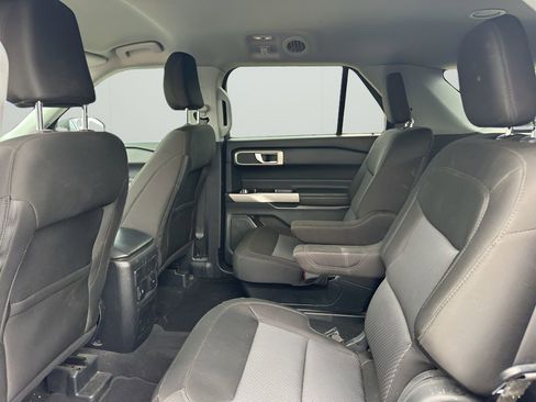 Used 2024 Ford Explorer XLT image 9
