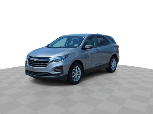 Used 2023 Chevrolet Equinox LS w/ LPO, Cargo Package FWD image 4