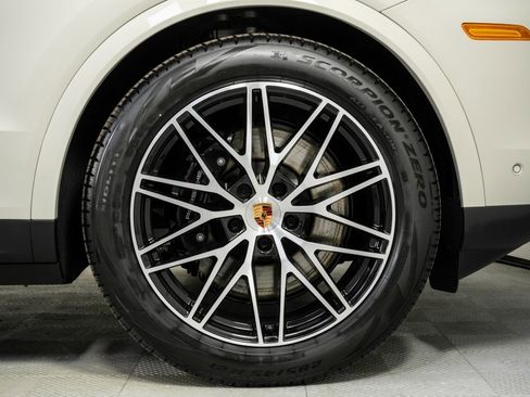 New 2026 Porsche Cayenne Coupe image 40