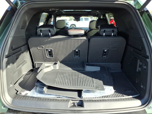 New 2027 Chevrolet Traverse RS w/ LPO, Floor Liner Package AWD/4WD image 11