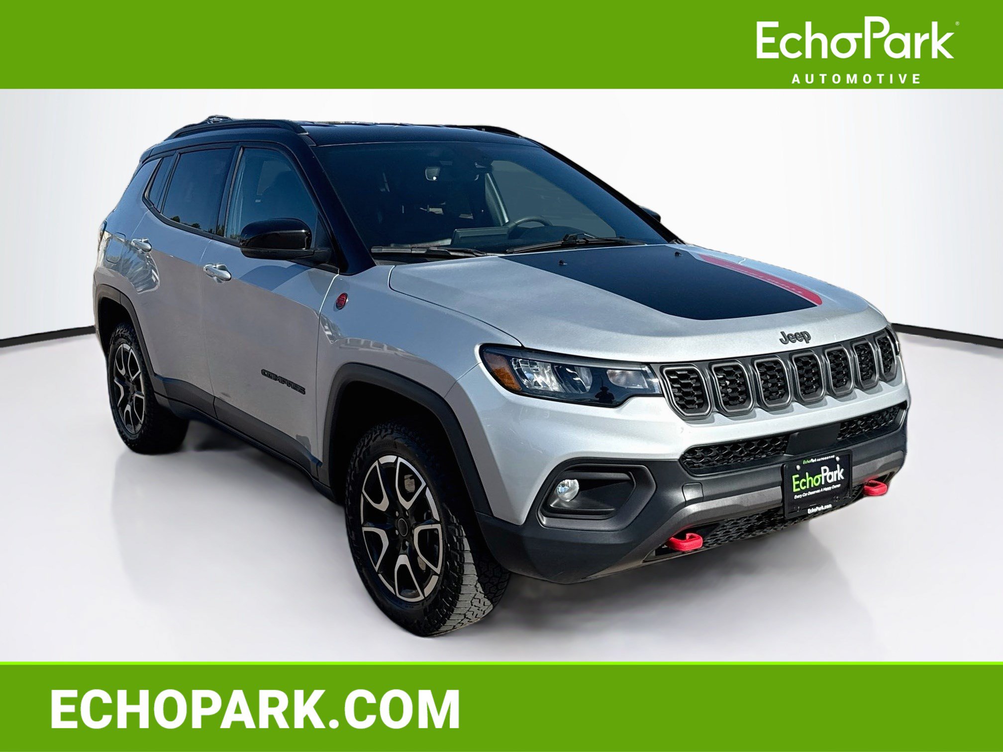 Used 2025 Jeep Compass Trailhawk AWD/4WD image 1