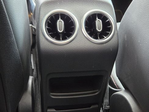 Certified 2022 Mercedes-Benz GLB 250 4MATIC image 15
