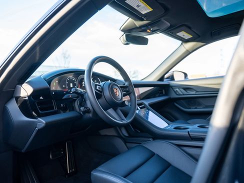 Used 2025 Porsche Taycan image 2