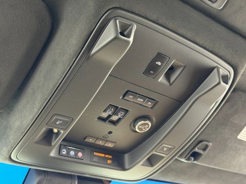 Used 2017 Cadillac Escalade ESV Platinum image 32