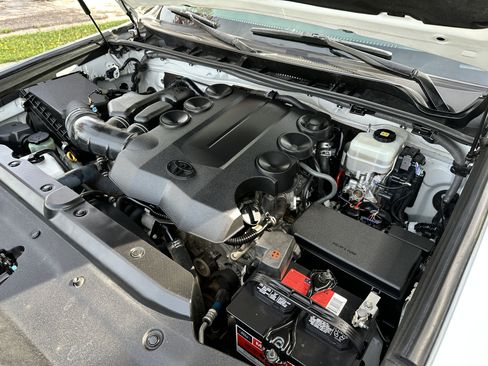 Used 2018 Toyota 4Runner SR5 image 16