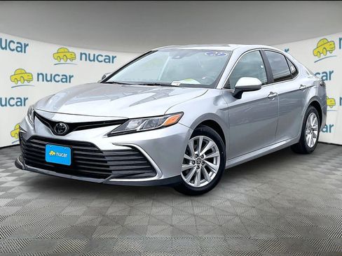 Used 2023 Toyota Camry LE image 3