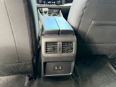 Used 2025 Nissan Rogue SV image 21