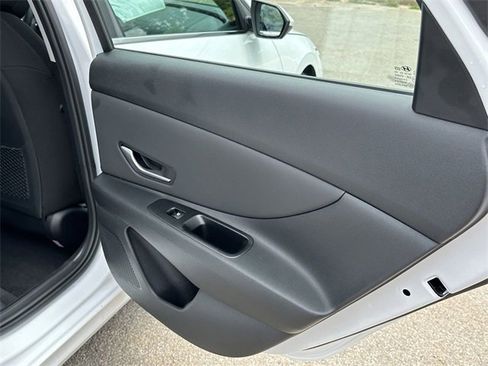Used 2024 Hyundai Elantra SEL w/ Convenience Package image 18