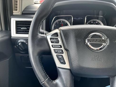 Used 2018 Nissan Titan SV w/ SV Convenience Package AWD/4WD image 19