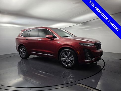 Used 2024 Cadillac XT6 Premium Luxury image 2