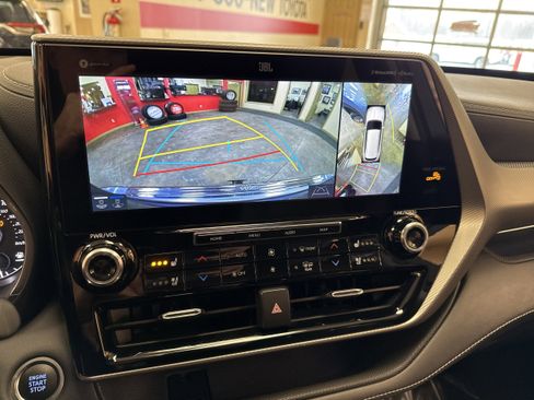 Used 2021 Toyota Highlander Platinum image 37