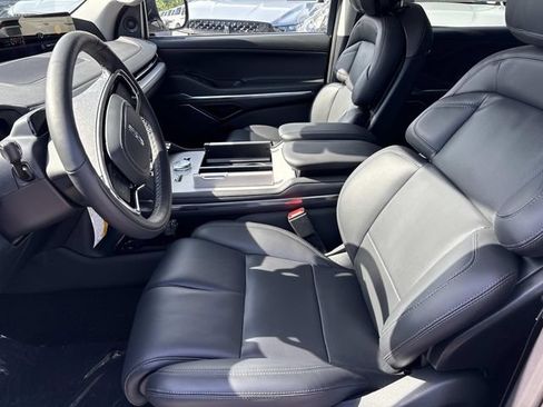 New 2026 Lincoln Navigator Premiere AWD/4WD image 23