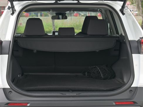 Used 2025 Toyota RAV4 XLE w/ Convenience Package FWD image 32