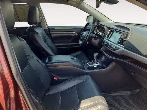 Used 2019 Toyota Highlander Limited image 15