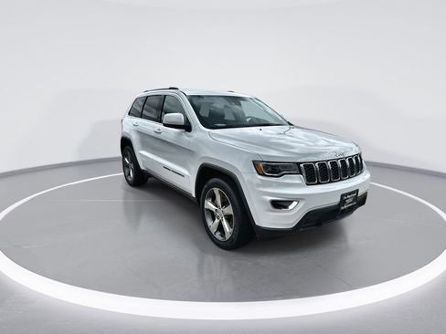 Used 2021 Jeep Grand Cherokee Laredo w/ Security & Convenience Group RWD image 2