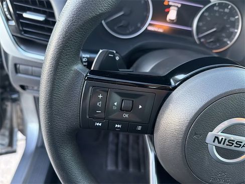 Used 2021 Nissan Rogue SV image 17