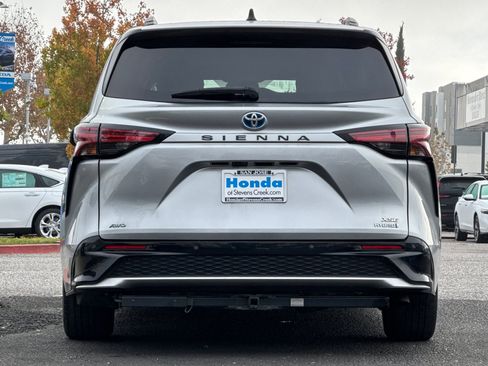 Used 2023 Toyota Sienna XSE image 9